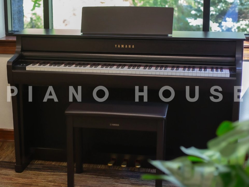 Cận cảnh YAMAHA CLP-835 R tại Piano House